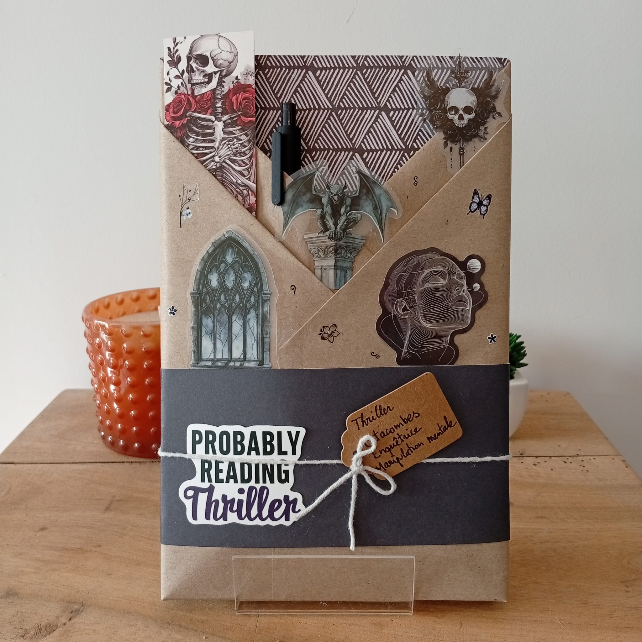 Thriller (Catacombes / Enquêtrice / Manipulation mentale)